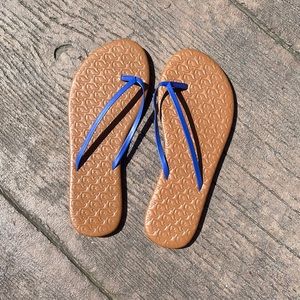 Vineyard Vines Flip Flops